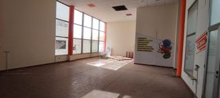 Local Comercial en Avenida Vinos, 1