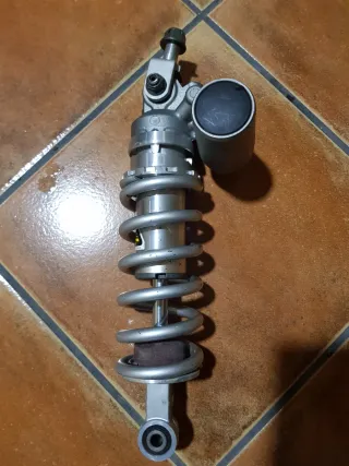Amortiguado trasero R1 2004