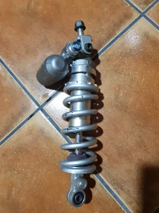 Amortiguado trasero R1 2004