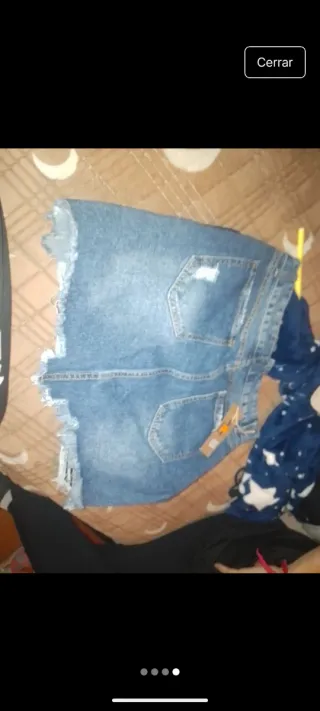 Falda vaquera rota mujer y chaquetas