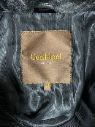 Abrigo de cuero negro con cuello de pelo T. L