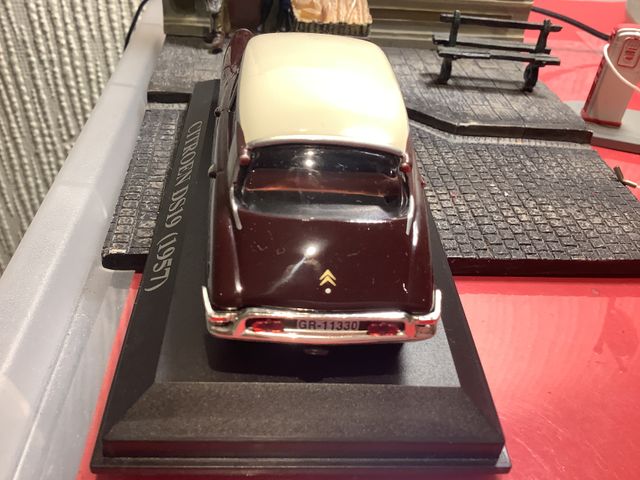 Coche Citroen DS 19 1/43 IXO