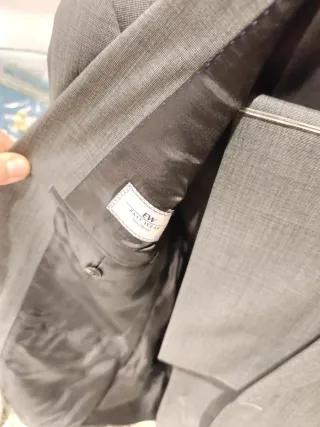 Traje de caballero gris de la marca el corte inglé