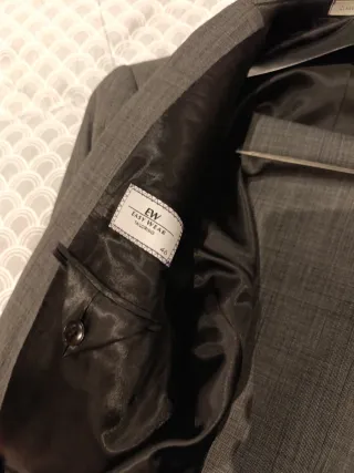 Traje de caballero gris de la marca el corte inglé