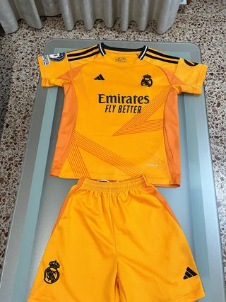 Equipaje Real Madrid Infantil Talla 24(12 años).