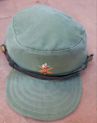Gorra militar de la legion en el sahara