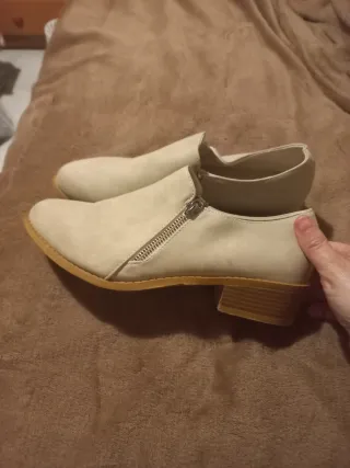 Botines blancos cremallera talla 40