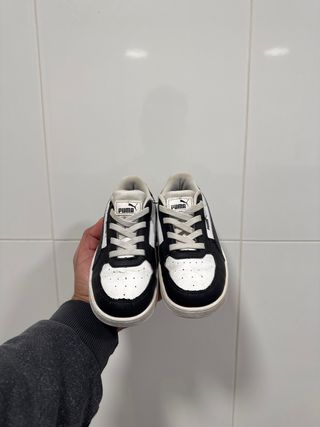 Zapatillas Puma Niños Negras y Blancas