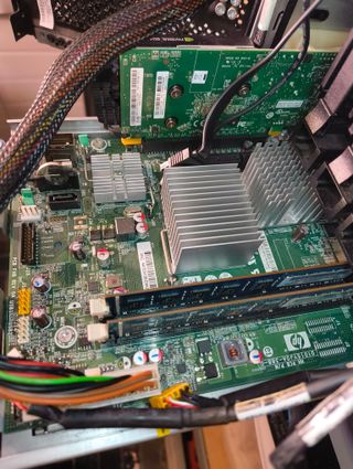 HP Proliant NAS G7 HSTNS-5151 N36L + Quadro K420