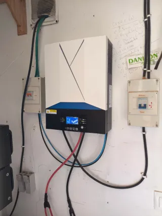 Inversor Voltronic y 2 Baterías Litio