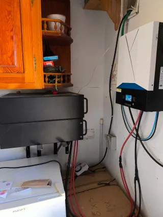 Inversor Voltronic y 2 Baterías Litio