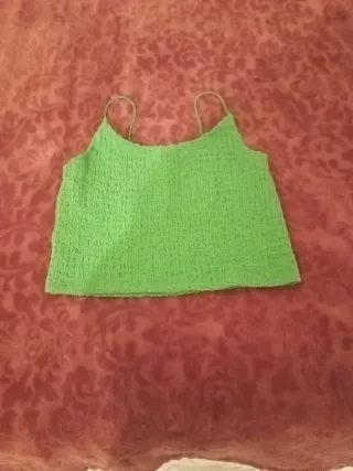 Top tirantes verde texturizado