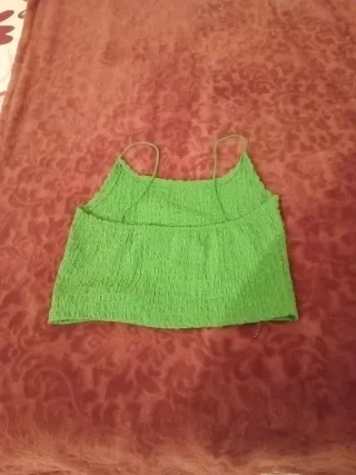 Top tirantes verde texturizado