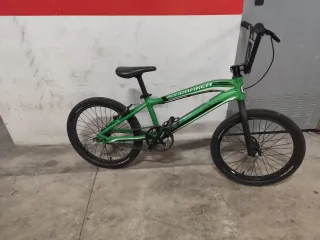 Bicicleta BMX Verde