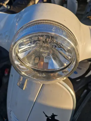 Faro y Carcasa Vespa LX