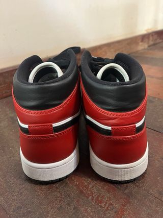 Air Jordan 1 Mid Chicago