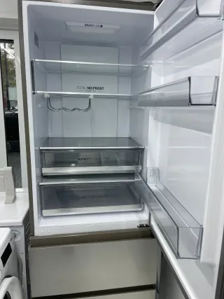 Nevera Haier plateada altura 2mtr ancho70