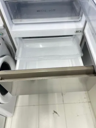 Nevera Haier plateada altura 2mtr ancho70