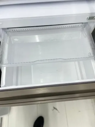 Nevera Haier plateada altura 2mtr ancho70