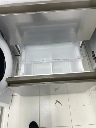 Nevera Haier plateada altura 2mtr ancho70