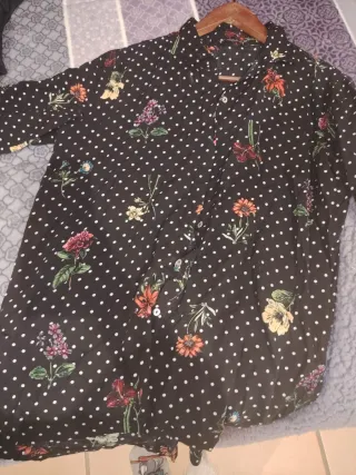 Camisa de lunares con estampado floral