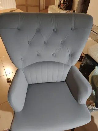 Sillón de terciopelo gris nuevo