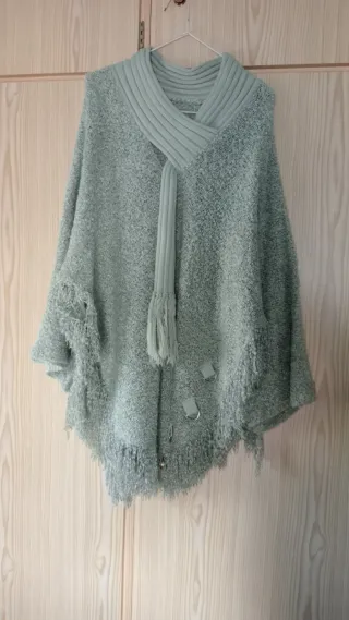 Poncho de lana verde