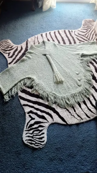 Poncho de lana verde