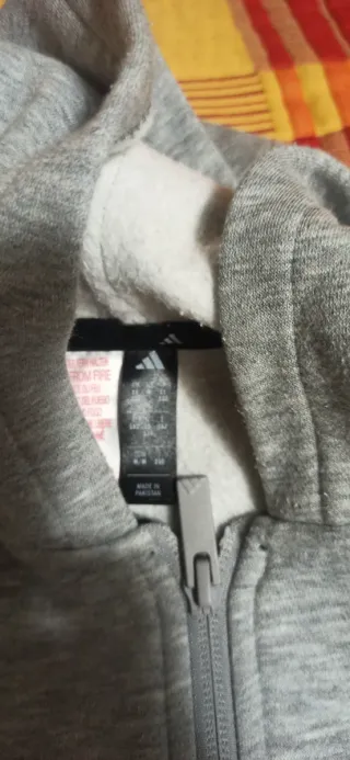 Conjunto Adidas Gris y Negro talla 11-12