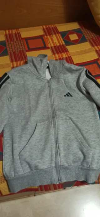 Conjunto Adidas Gris y Negro talla 11-12