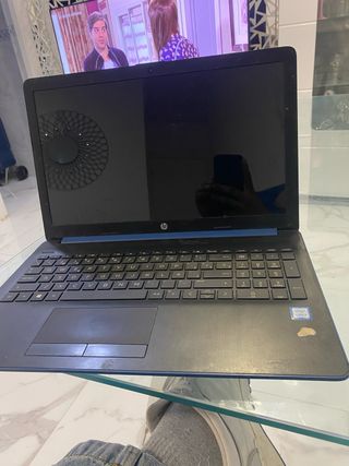 Ordenador portátil HP negro y azul