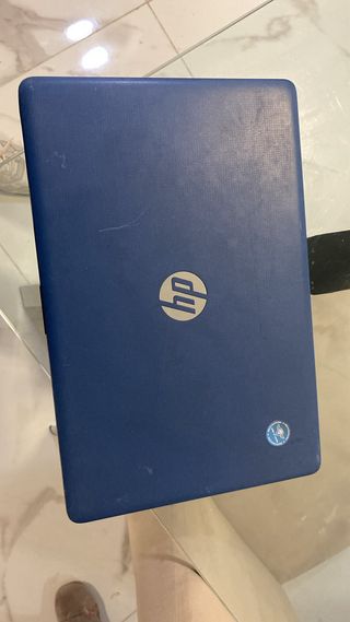Ordenador portátil HP negro y azul
