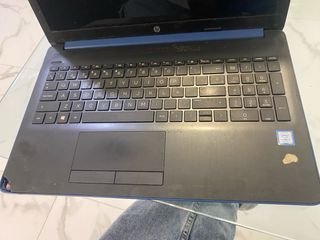 Ordenador portátil HP negro y azul