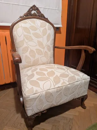 Sillón tapizado estilo clásico