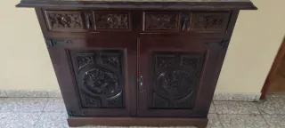 Mueble de entrada antiguo tallado