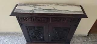 Mueble de entrada antiguo tallado