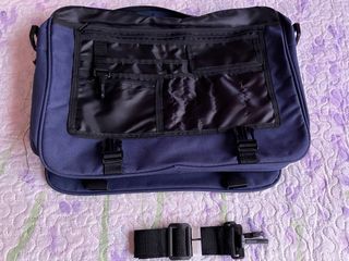 Maletín azul para portátil o apuntes