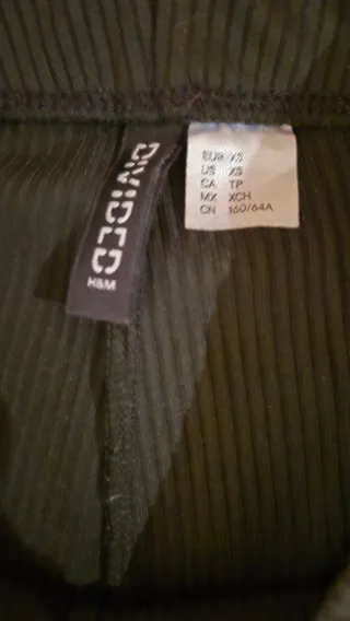 Leggings canalé negros Divided