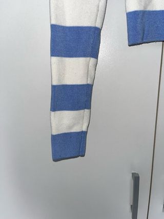 Camiseta de rayas Bershka azul y blanco