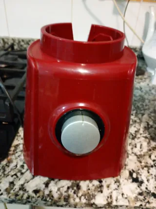 Batidora roja de vaso