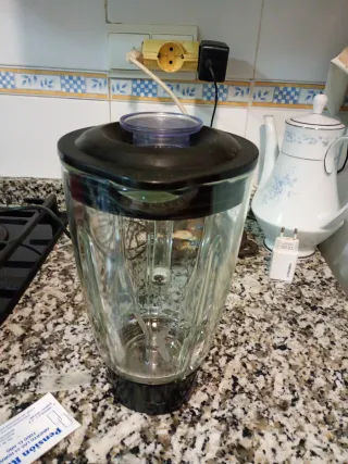 Batidora roja de vaso