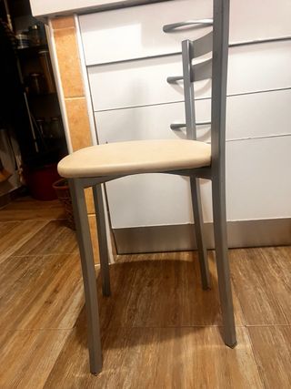 Mesa de cocina y 2 taburetes