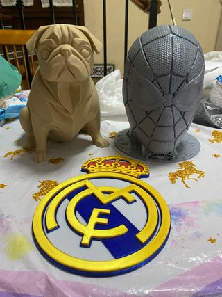 Lote: Carlino, Spiderman y Escudo Madrid FC