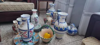 Piatti e vasi di ceramica antichi