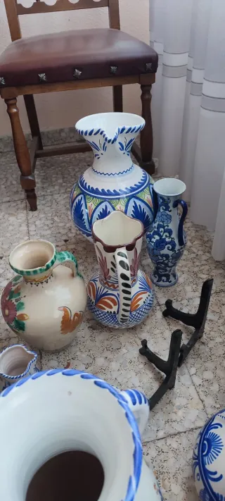 Piatti e vasi di ceramica antichi