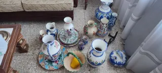 Piatti e vasi di ceramica antichi