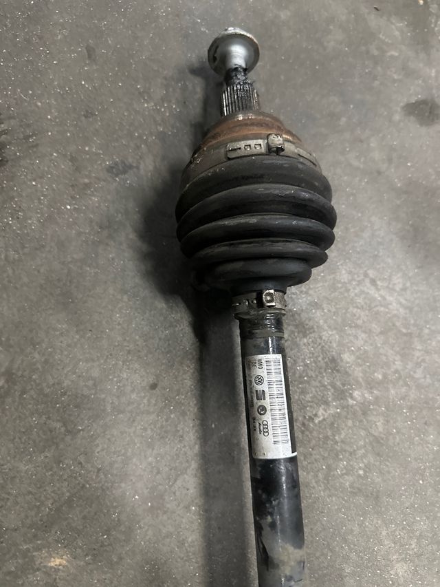 Palier Trasero Izquierdo 8P0501203