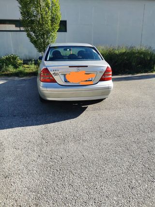 Mercedes-Benz C220 model 2004