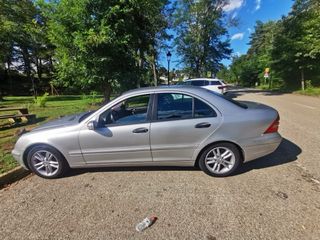 Mercedes-Benz C220 model 2004