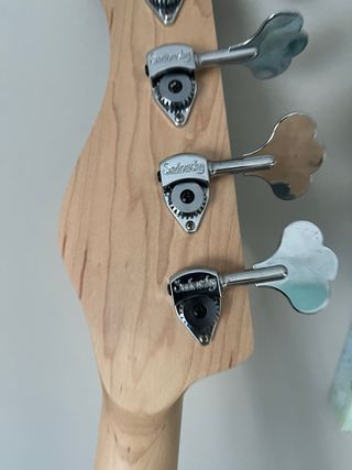 Bajo Sadowsky  metro Express